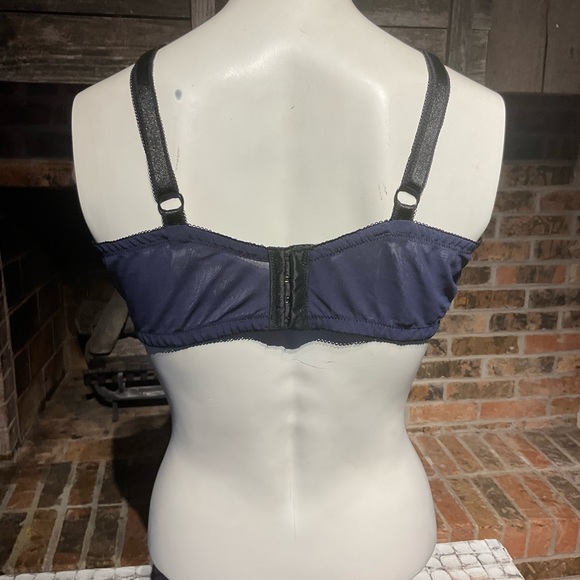 Torrid satin black lace bra size 44D - Picture 3 of 5